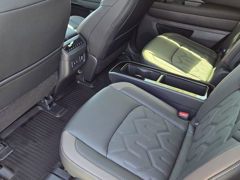 New 2026 Nissan Pathfinder Platinum FWD image 11