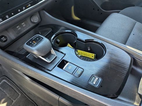 Used 2024 Nissan Rogue SV image 23