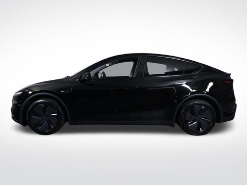 Used 2026 Tesla Model Y 2WD image 2