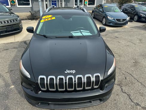 Used 2017 Jeep Cherokee Latitude w/ Cold Weather Group image 7