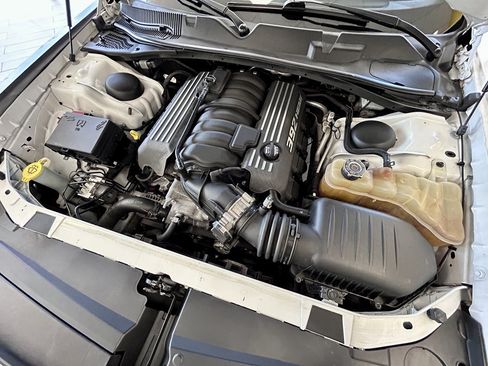 Used 2016 Dodge Challenger SRT RWD image 18