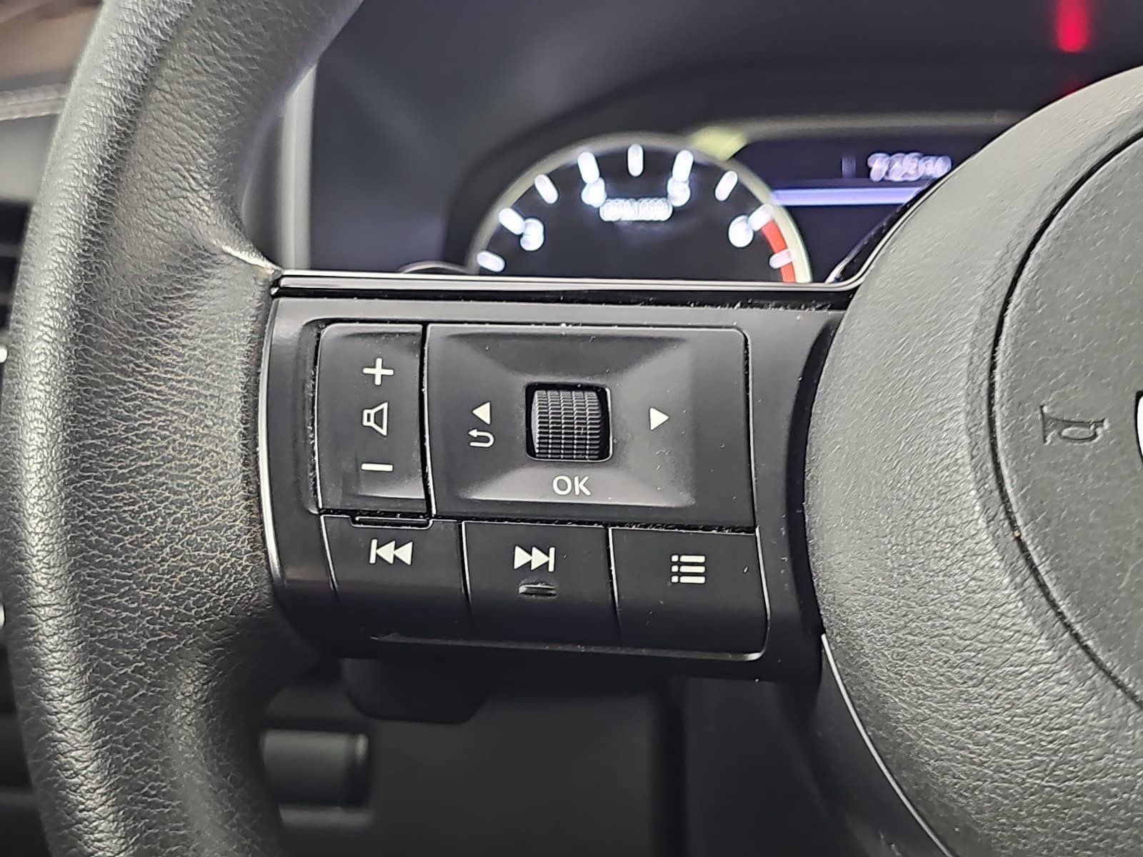Used 2023 Nissan Rogue SV FWD image 15