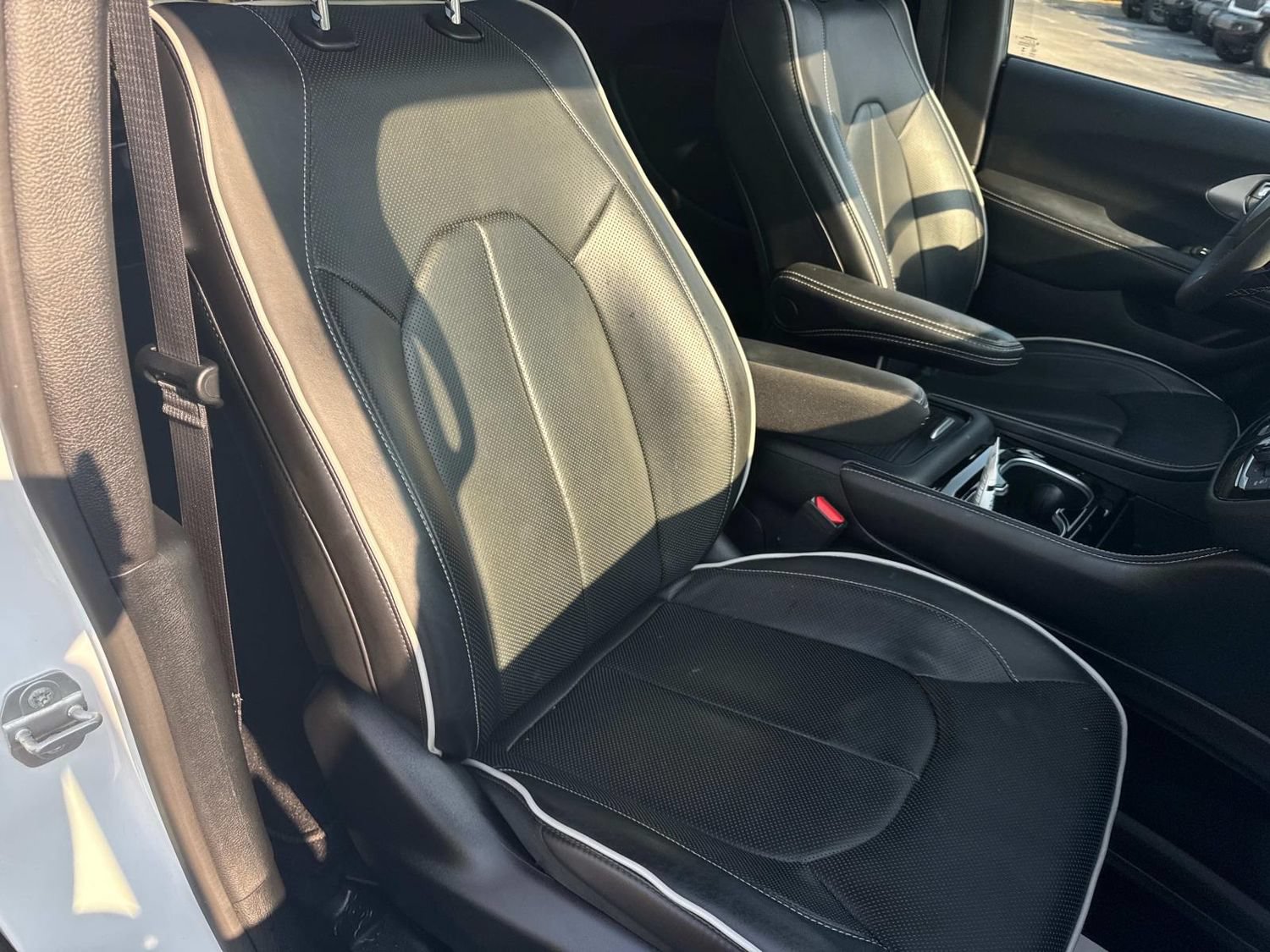 Used 2026 Chrysler Pacifica Limited FWD image 17