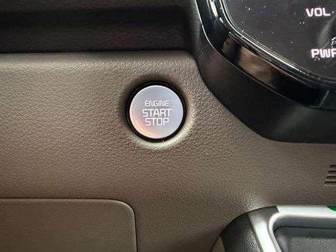 Certified 2026 Kia Carnival FWD image 14