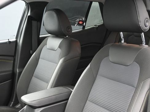 Used 2024 Chevrolet Trax LT w/ LT Convenience Package image 13