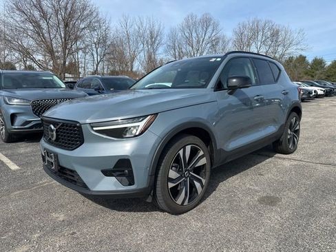 Used 2023 Volvo XC40 B5 Plus w/ Protection Package Premier image 3