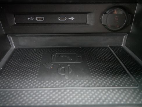 Certified 2022 Volkswagen Tiguan SE image 32