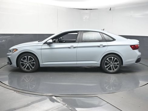 Used 2026 Volkswagen Jetta Sport FWD image 5