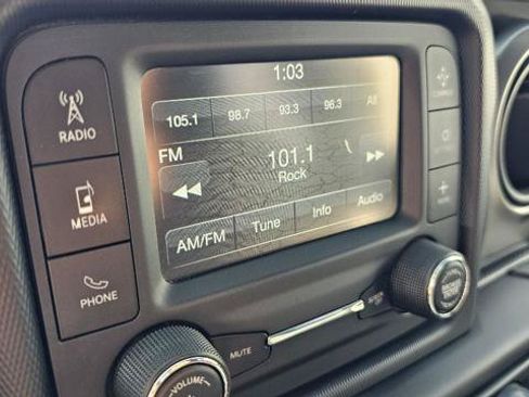 Used 2018 Jeep Wrangler Unlimited Sport AWD/4WD image 21