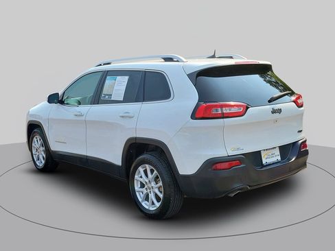 Used 2018 Jeep Cherokee Latitude FWD image 5