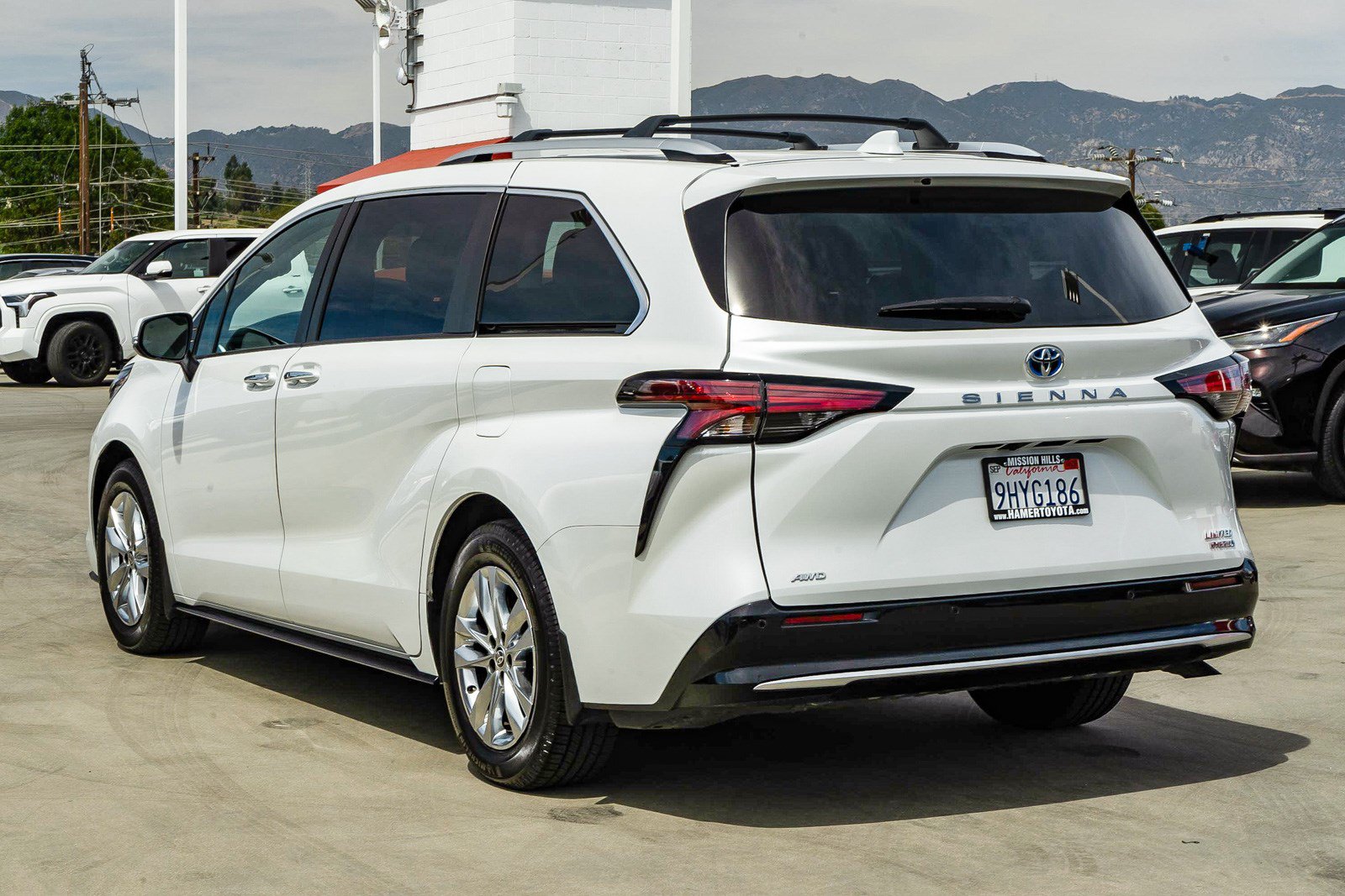 Certified 2023 Toyota Sienna Limited AWD/4WD image 5