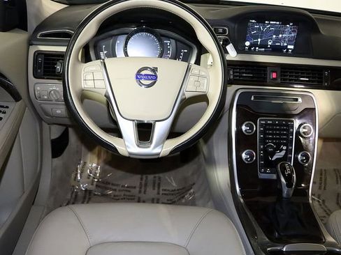 Used 2015 Volvo XC70 T6 w/ Proximity Package image 3