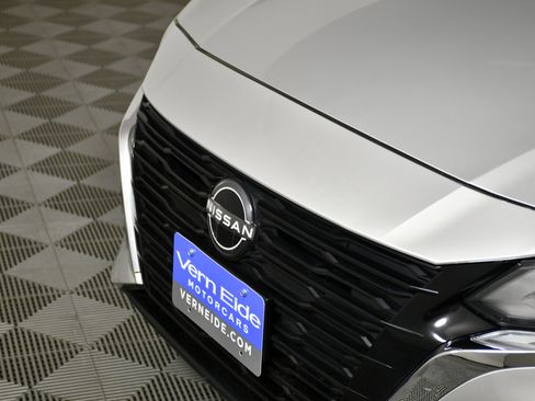 Used 2024 Nissan Altima 2.5 SV image 11