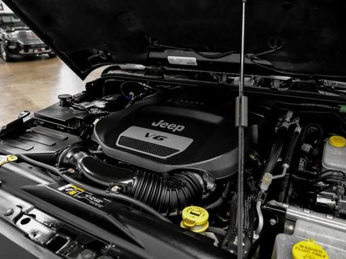 Used 2018 Jeep Wrangler Unlimited Sahara w/ Connectivity Group image 44