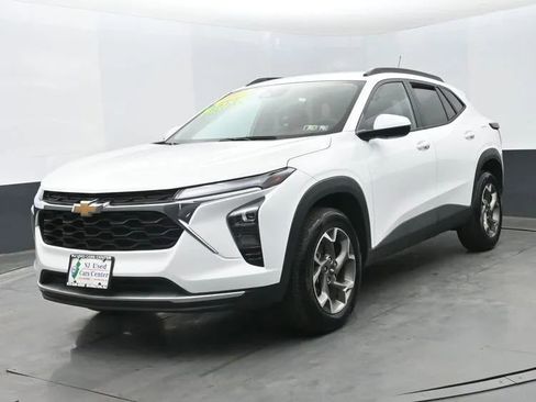Used 2025 Chevrolet Trax LT w/ LT Convenience Package FWD image 1