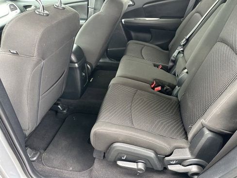 Used 2018 Dodge Journey SE w/ Connectivity Group FWD image 15
