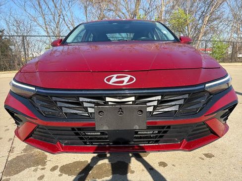 Used 2025 Hyundai Elantra Limited image 8