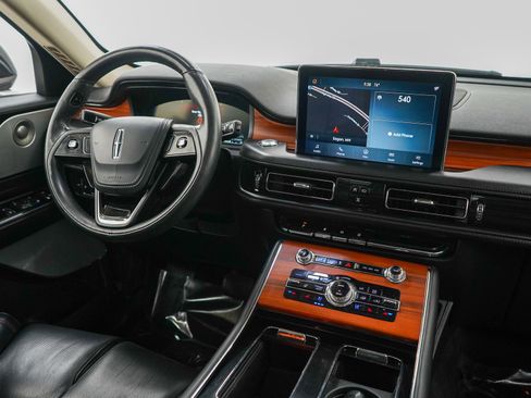 Used 2020 Lincoln Aviator Reserve w/ Equipment Group 202A image 13