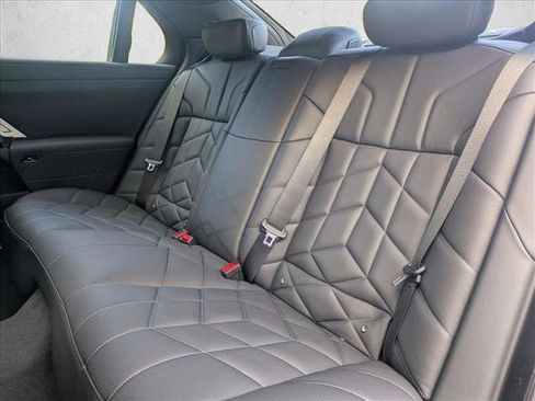 New 2026 BMW 750e xDrive image 17