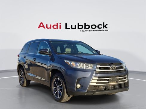 Used 2018 Toyota Highlander XLE image 1