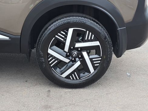 Used 2025 Nissan Kicks SV image 34