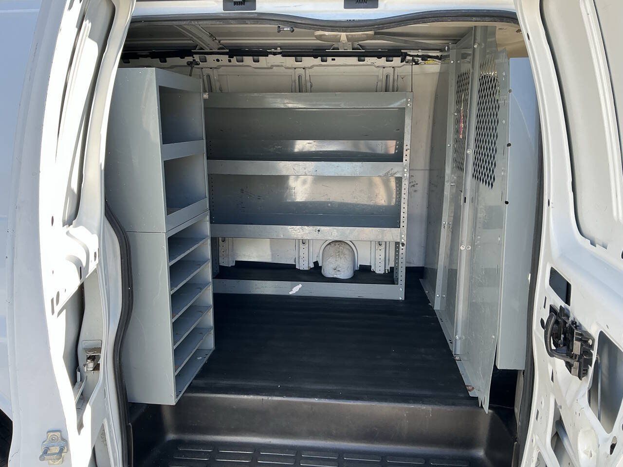 Used 2014 Chevrolet Express 2500 RWD image 18