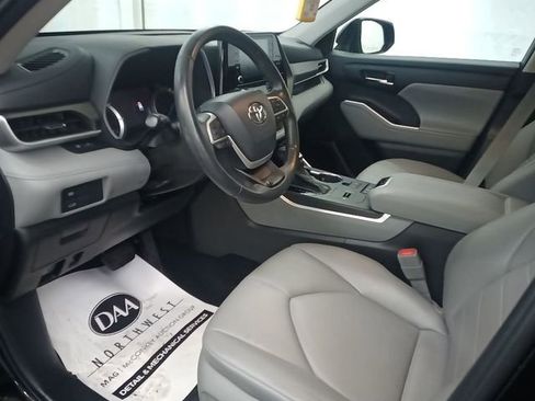 Used 2022 Toyota Highlander XLE image 5