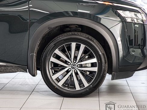 Used 2024 Nissan Pathfinder Platinum AWD/4WD image 11