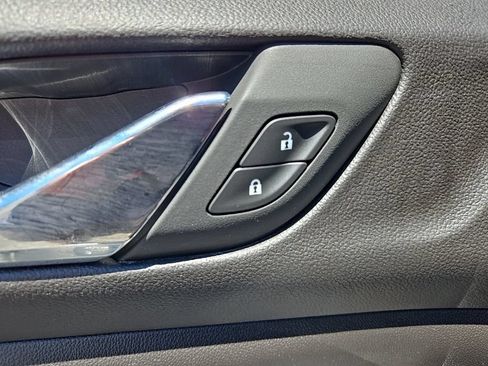 Used 2023 GMC Acadia SLE w/ Driver Convenience Package FWD image 28