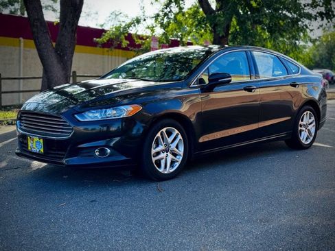 Used 2015 Ford Fusion SE w/ Equipment Group 202A FWD image 3