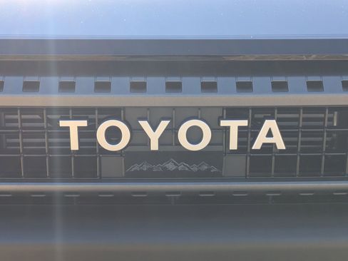Used 2024 Toyota Land Cruiser image 30