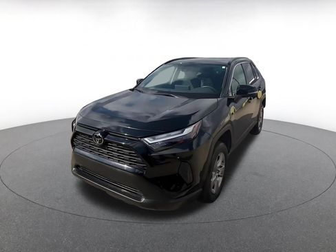 Used 2025 Toyota RAV4 XLE w/ Convenience Package image 7