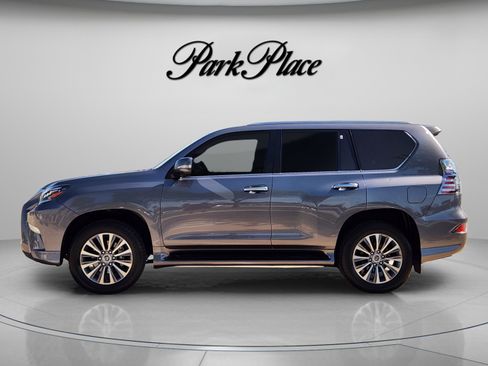 Used 2022 Lexus GX 460 Luxury w/ Off Road Package image 2