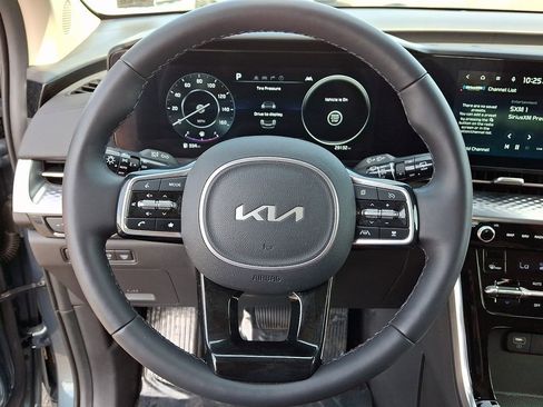 Used 2024 Kia Carnival SX Prestige FWD image 20