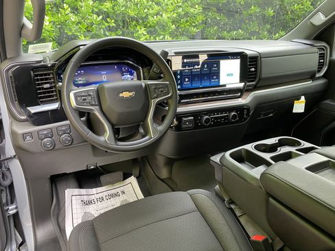 Used 2025 Chevrolet Silverado 1500 LT AWD/4WD image 33
