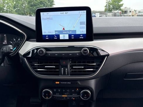Used 2022 Ford Escape SEL w/ Class II Trailer Tow Package AWD/4WD image 8