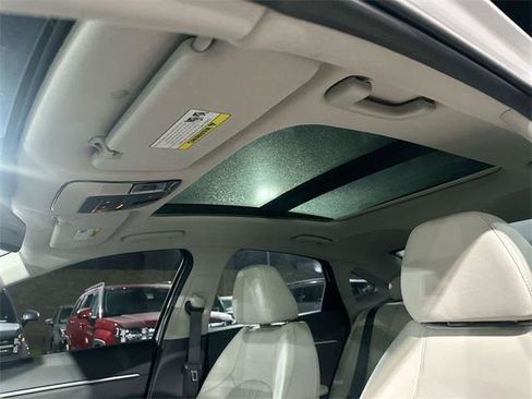 Used 2022 Hyundai Sonata Limited w/ Preferred Accessory Package image 29