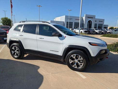 Used 2017 Jeep Cherokee Trailhawk w/ Comfort/Convenience Group image 2