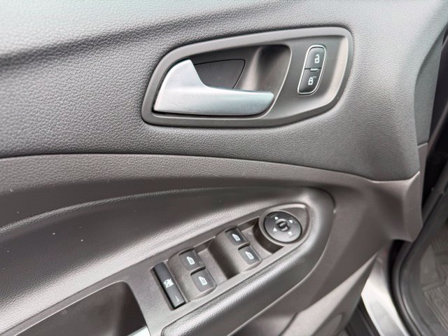Used 2018 Ford Escape SE w/ SE Sync 3 Package AWD/4WD image 14