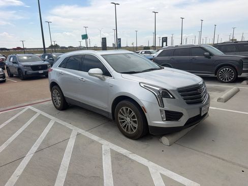 Used 2018 Cadillac XT5 Luxury w/ Driver Awareness Package FWD image 4