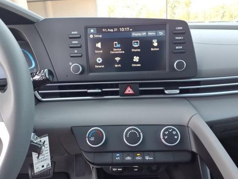 New 2026 Hyundai Elantra SE FWD image 17