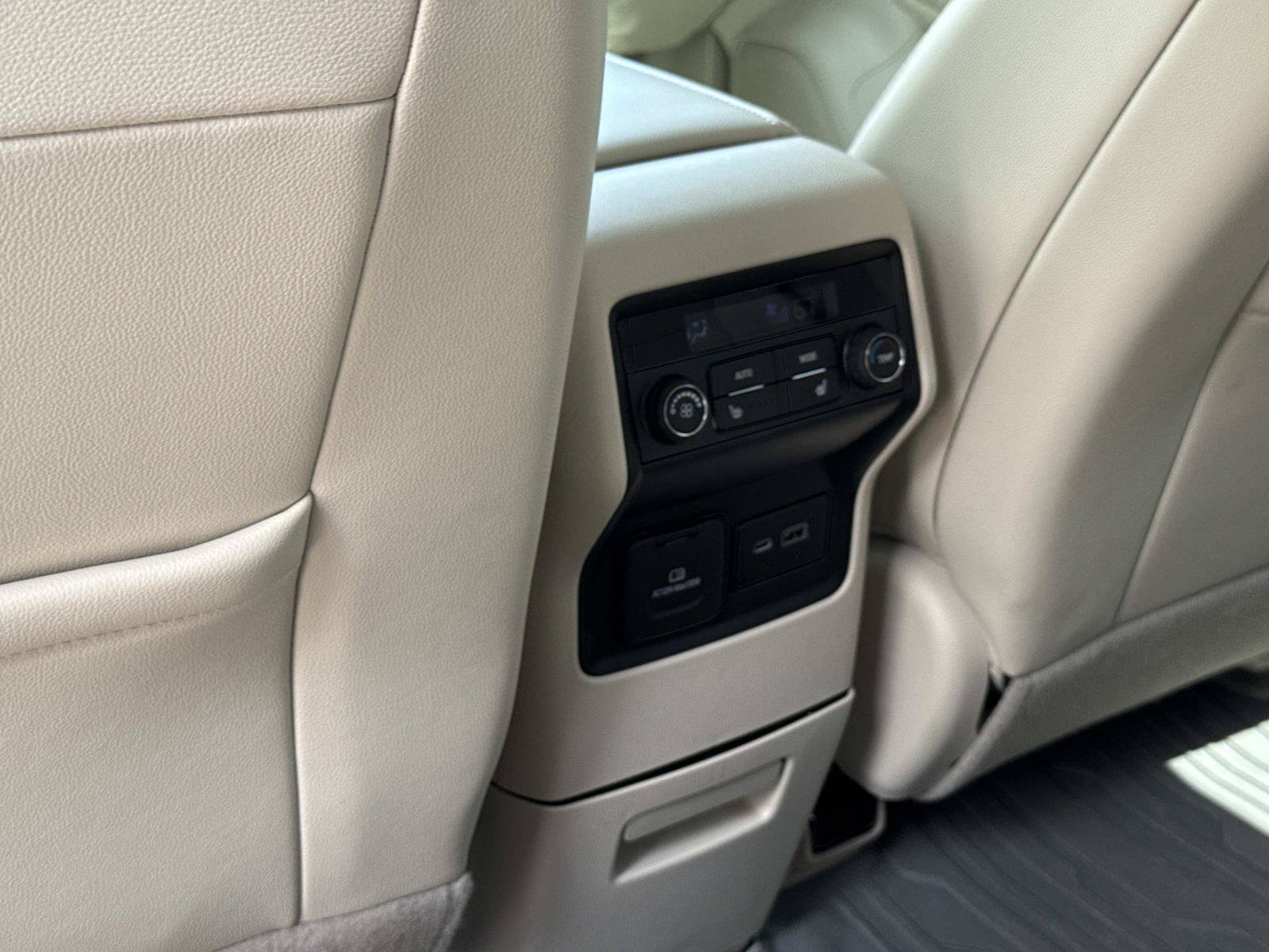 Used 2023 GMC Acadia Denali w/ Denali Technology Package FWD image 14