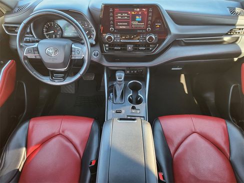 Used 2021 Toyota Highlander XSE image 25