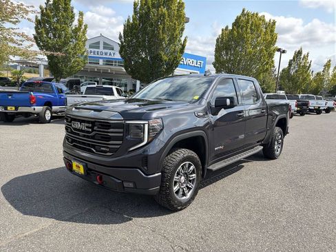 Used 2024 GMC Sierra 1500 AT4 w/ Technology Package AWD/4WD image 5