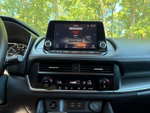 Used 2025 Nissan Rogue SV AWD/4WD image 14