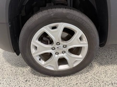 Used 2018 Jeep Renegade Limited AWD/4WD image 32
