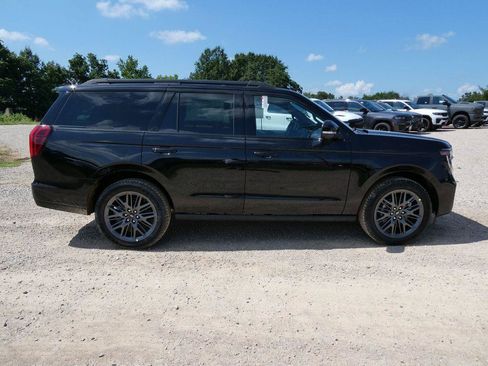New 2027 Ford Expedition Platinum w/ Stealth Appearance Package AWD/4WD image 4