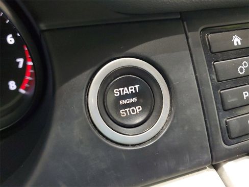 Used 2018 Land Rover Discovery Sport SE image 23