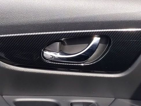 Used 2017 Nissan Rogue SL w/ SL Premium Package image 29