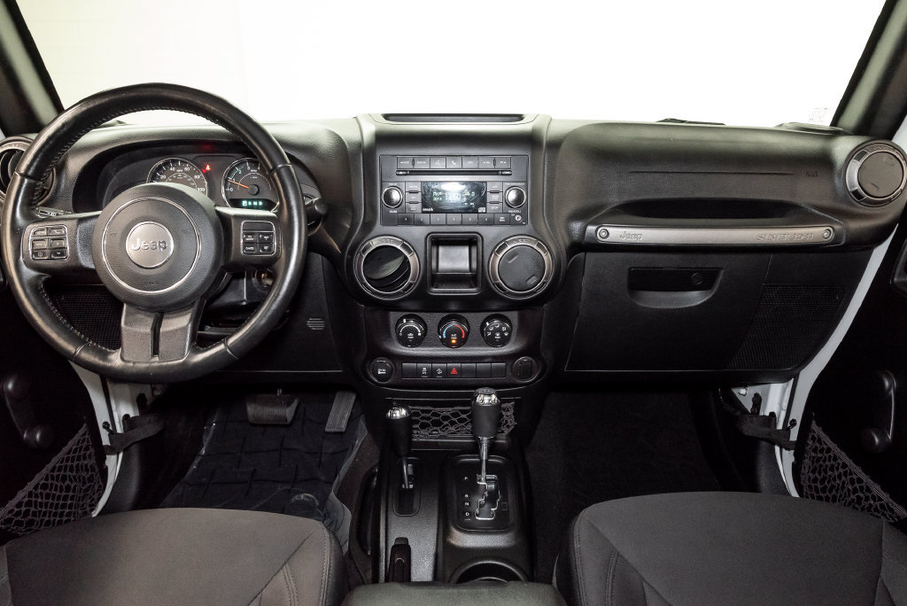 Used 2018 Jeep Wrangler Unlimited Sport w/ Connectivity Group AWD/4WD image 19